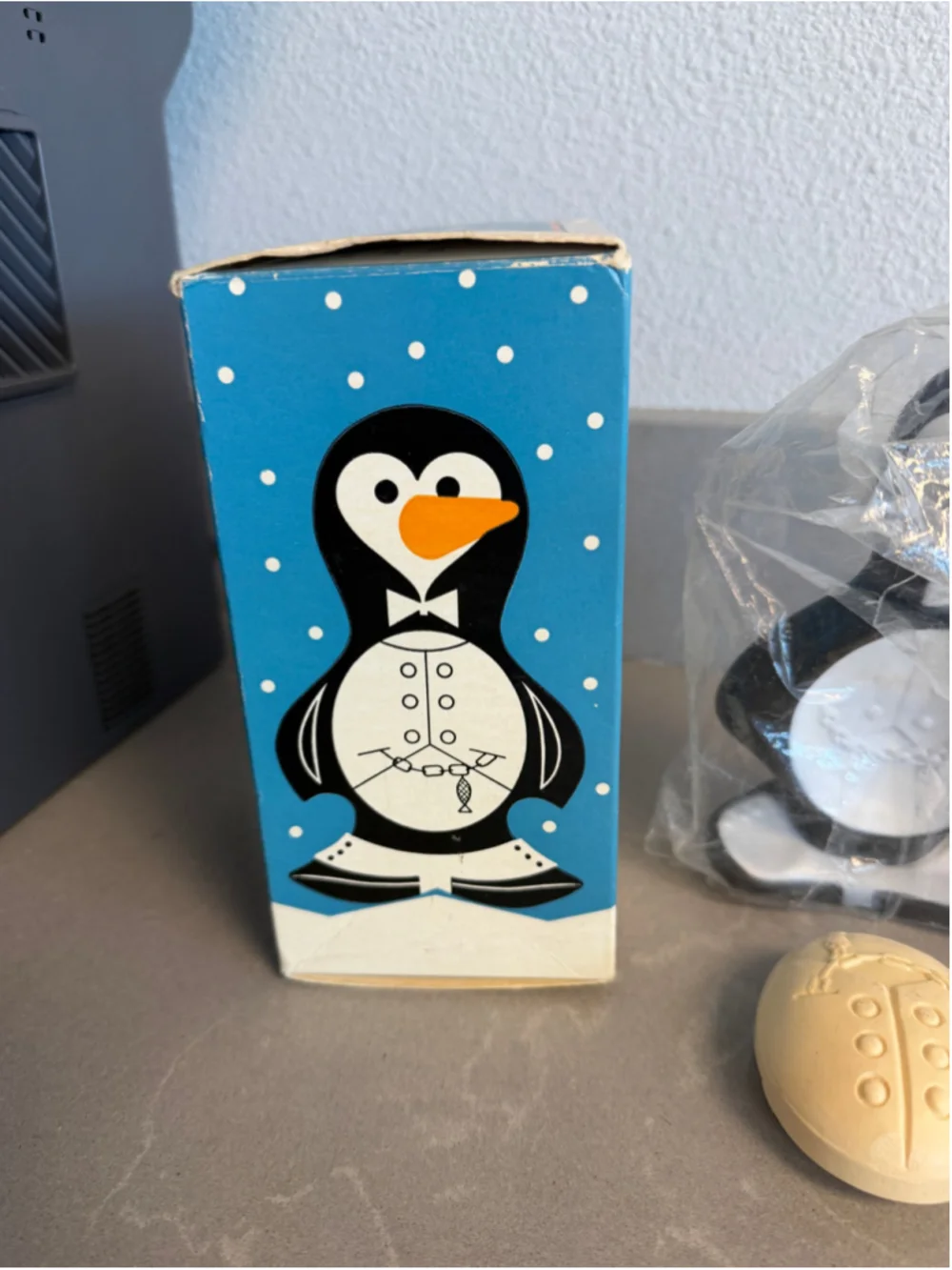 Vintage Avon Perry the Penguin Soap Floating Soap Dish NOS New in Box